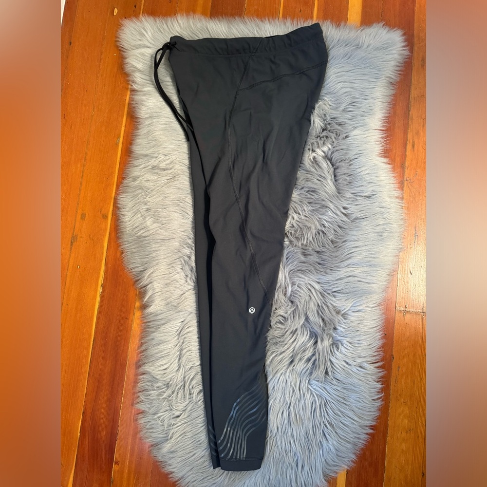 Lululemon Sz L Surge Light Tight Black Gray Key Card Pocket Grips on Legs